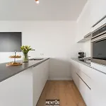 Zwem & Zen - Spacious With Outdoor Pool アパート *