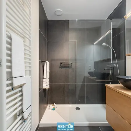 Zwem & Zen - Spacious With Outdoor Pool 니우포르트