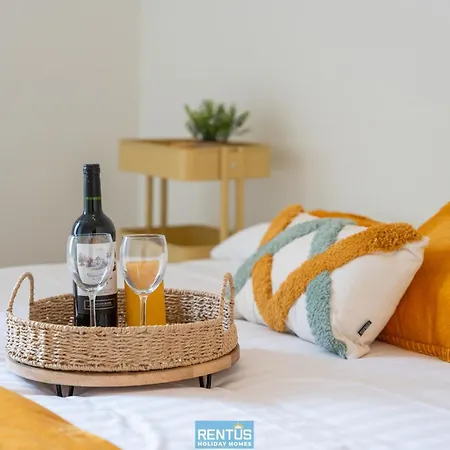 Zwem & Zen - Spacious With Outdoor Pool 아파트 *