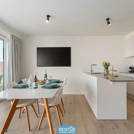 Zwem & Zen - Spacious With Outdoor Pool 아파트 *