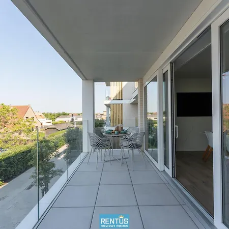 Zwem & Zen - Spacious With Outdoor Pool 아파트