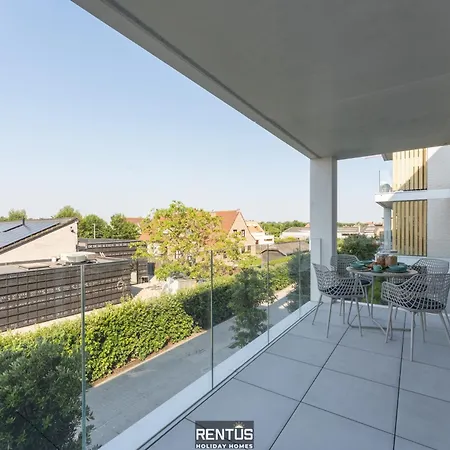 Zwem & Zen - Spacious With Outdoor Pool 니우포르트