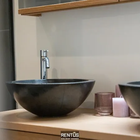 아파트 Zwem & Zen - Spacious With Outdoor Pool *