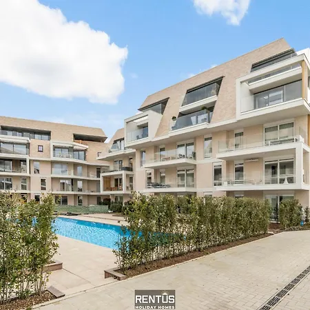 Zwem & Zen - Spacious With Outdoor Pool 아파트